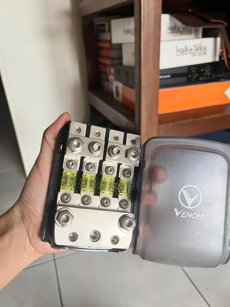 Fuse Block Venom Cabang 4 Way Sekring Audio Mobil 100Ampere
