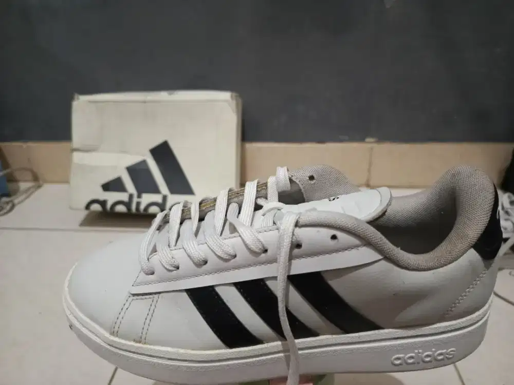 Sepatu Adidas Original Size 40.5 Kondisi Bagus