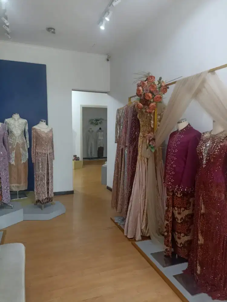Dijual koleksi istimewa kebaya beskap dress dan interior butik ,hanger