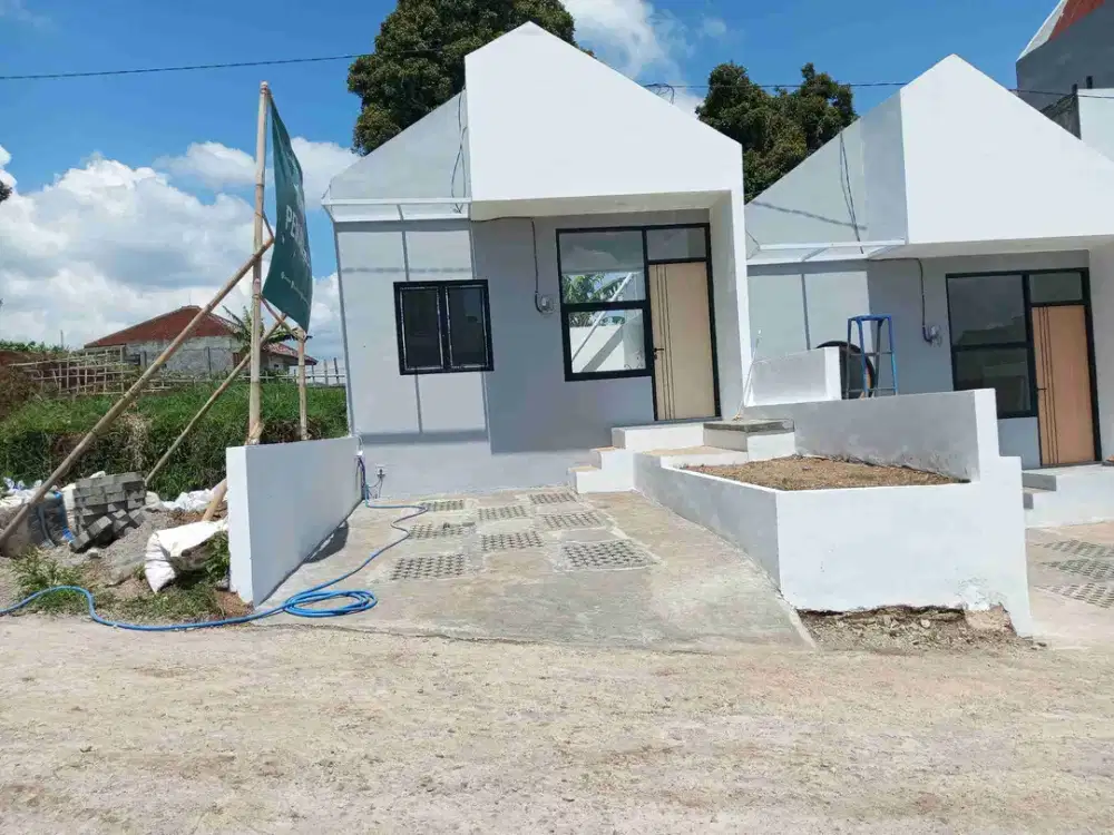 Dijual rumah strategis Siap huni Area Cihanjuang dekat Lembang