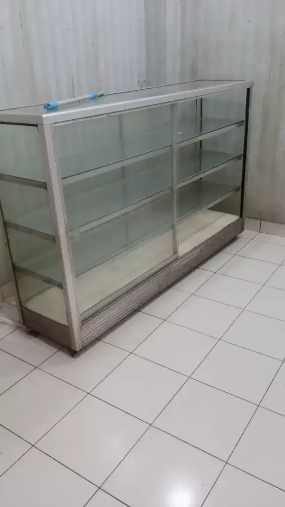 Etalase kaca 2meter