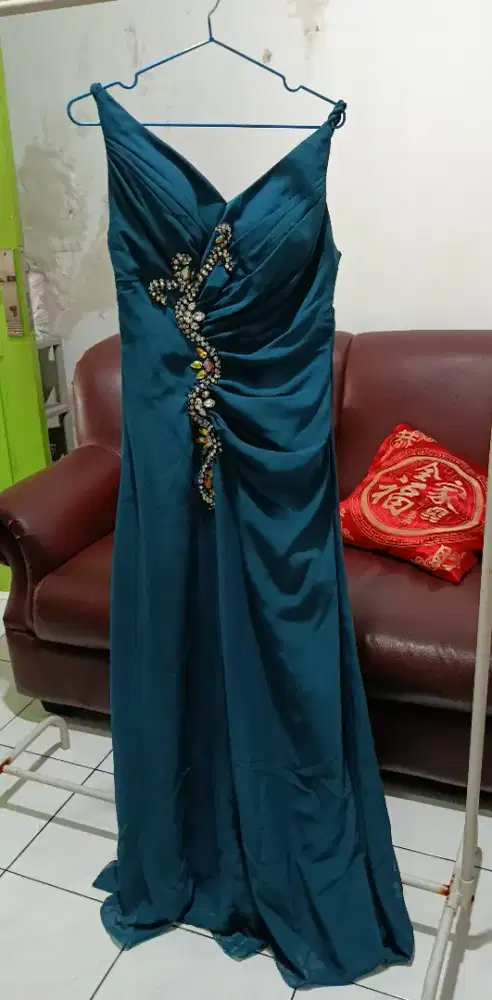 Pakaian pesta Wanita