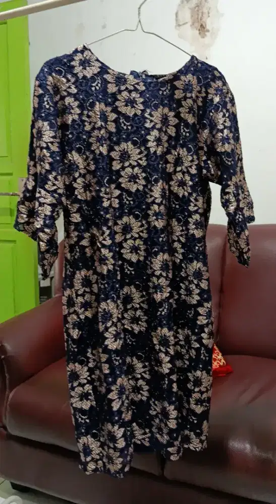 Pakaian wanita ukuran M