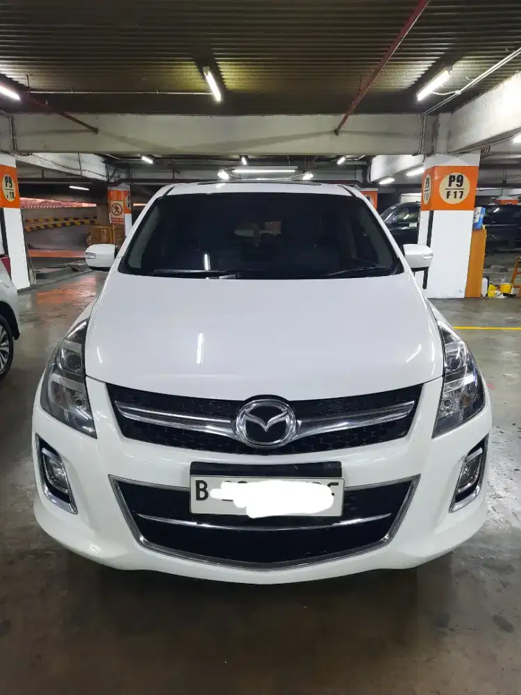 Mazda 8 2012 low km