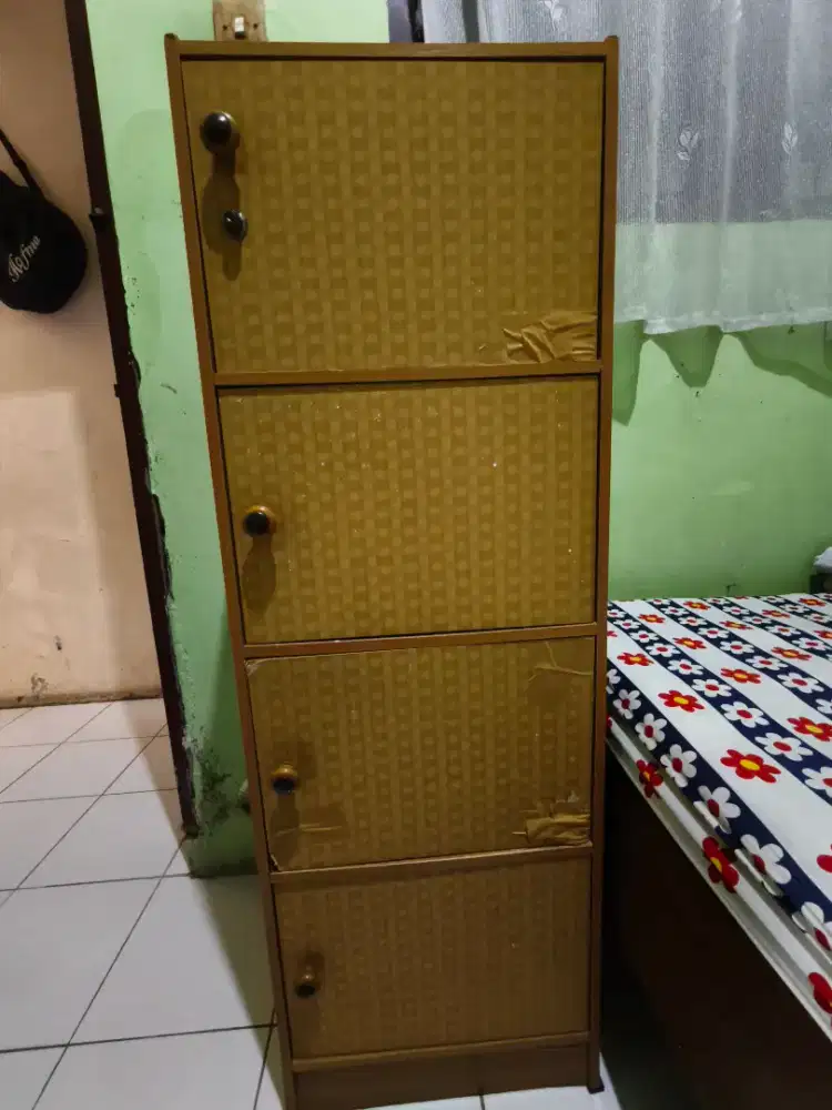 Lemari 4 tingkat