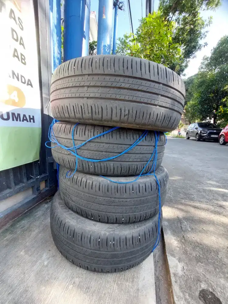 BAN BEKAS MOBIL MITSUBISHI EXPANDER,