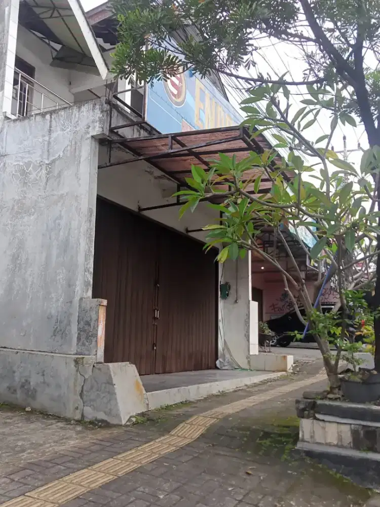 3 buah Ruko bekas toko busana (LT 20X20M)