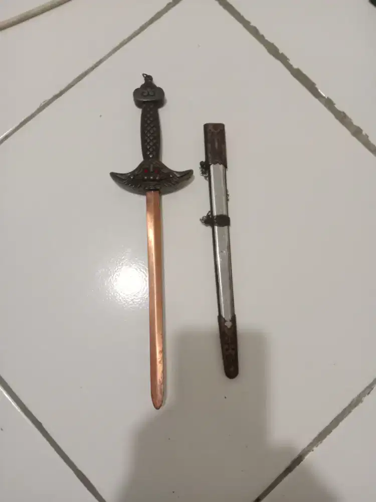 Pedang pendek perunggu