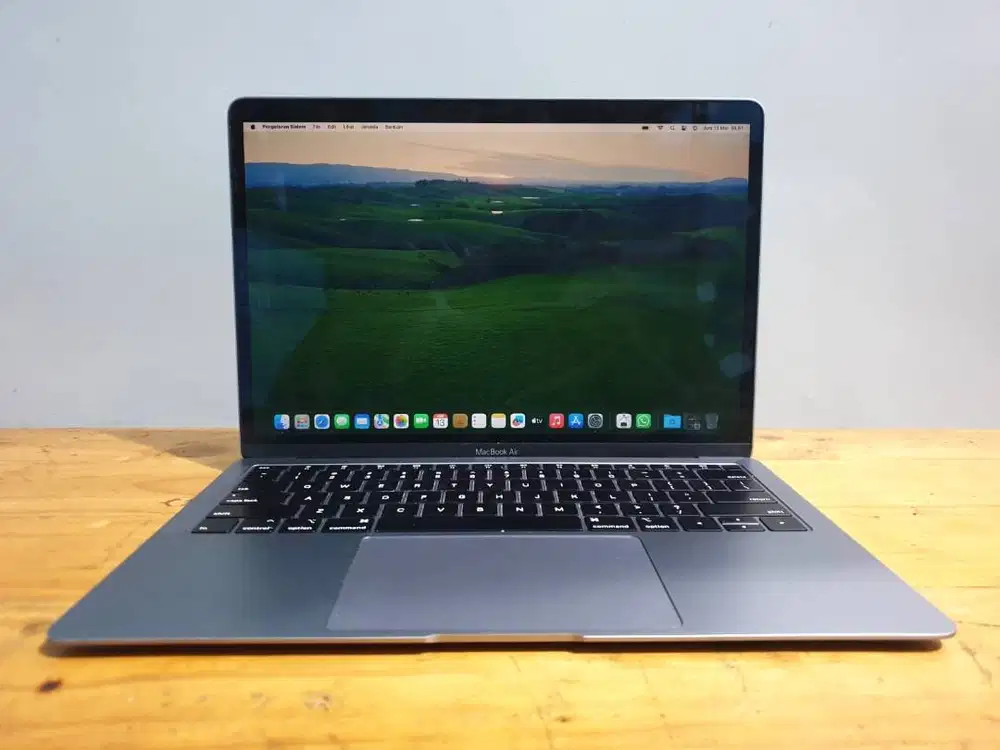 Macbook Air 2019 Core i5 RAM 8GB SSD 128GB Space Grey Mint Condition