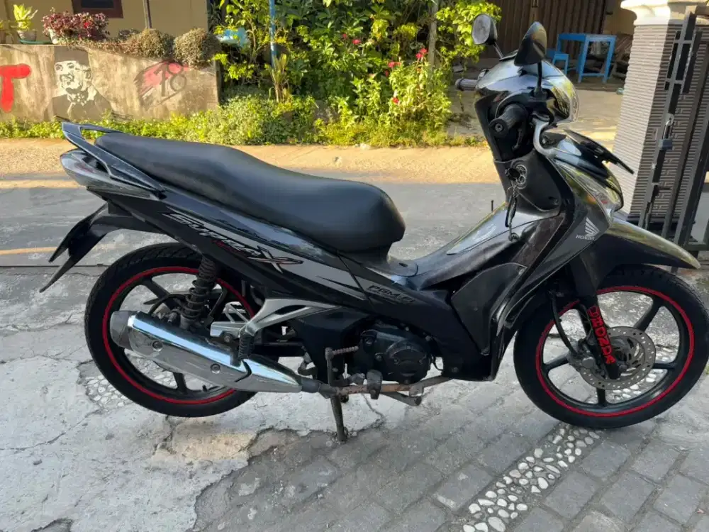 Honda Supra helm in injeksi THN 2012 plat AD klaten