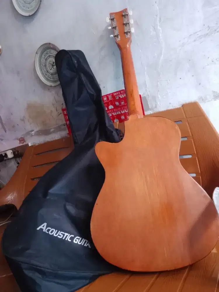 Jual gitar yamaha sangat mulus dan terawat lok.pasar minggu jaksel