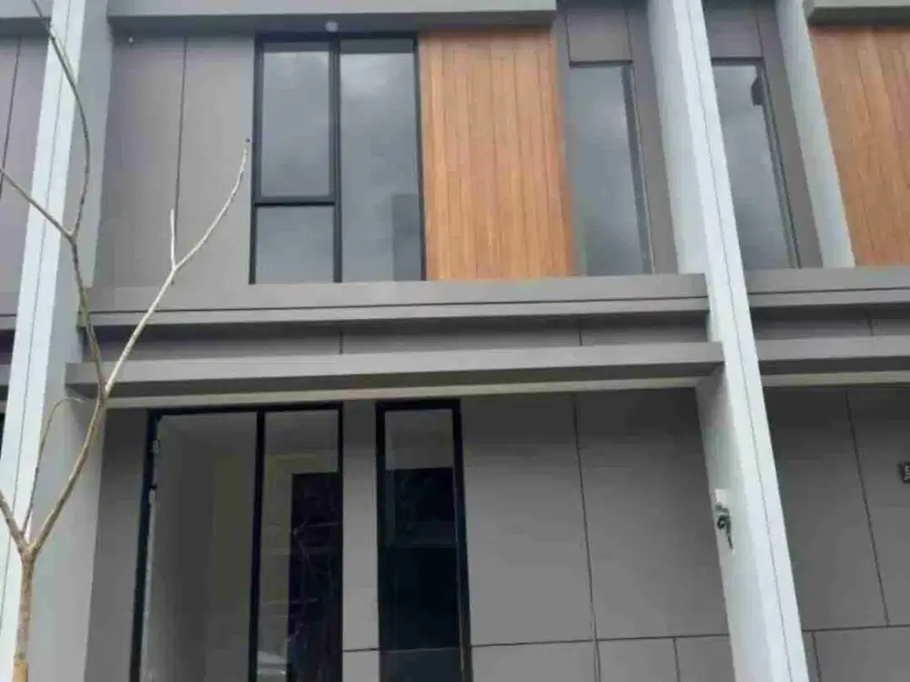 Disewakan rumah 2 lantai 3 BR di grand eastern keputih surabaya