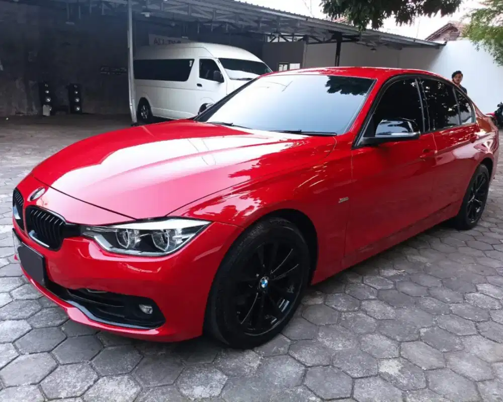 MURAH. BMW 320i LCi Sport f30 2017 m 2016 c200