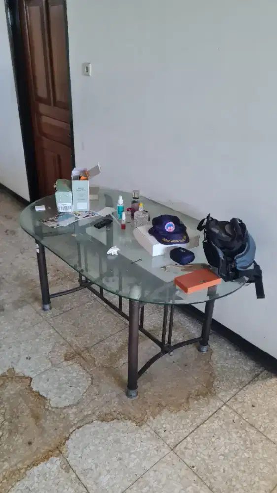 Meja makan kaca dengan kursi 4 buah