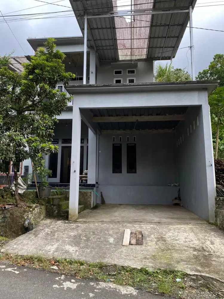 Jual Rumah 2 Lantai 7 Kamar Tidur Bangunan Baru dan Siap Huni