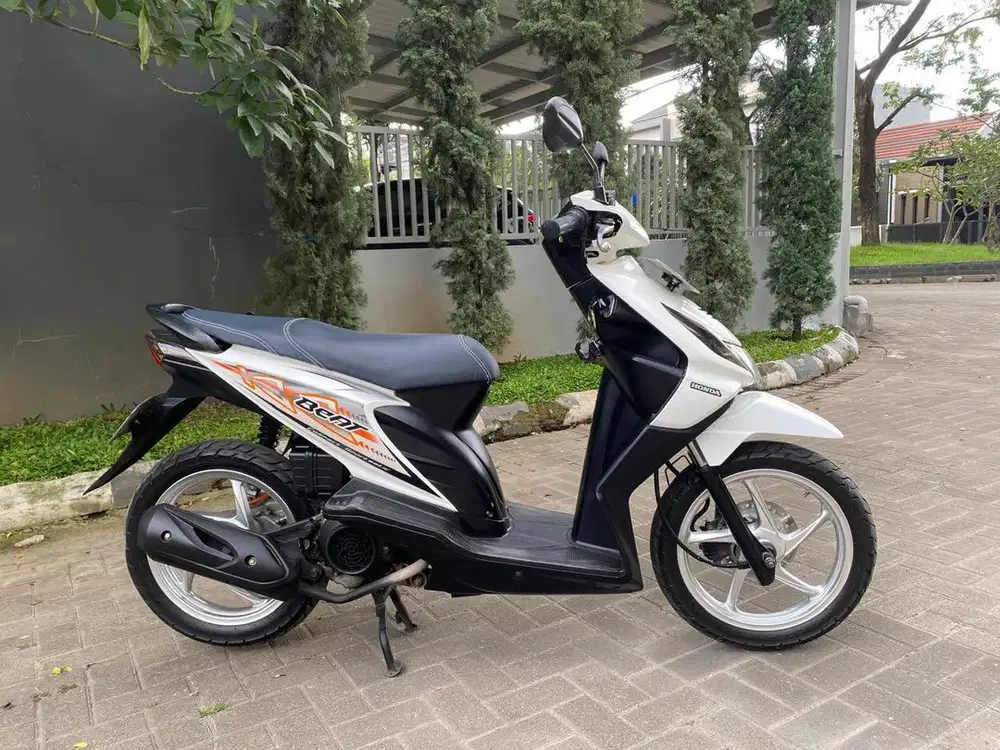Honda Beat Karbu tahun 2012, putih, original mulus pisan