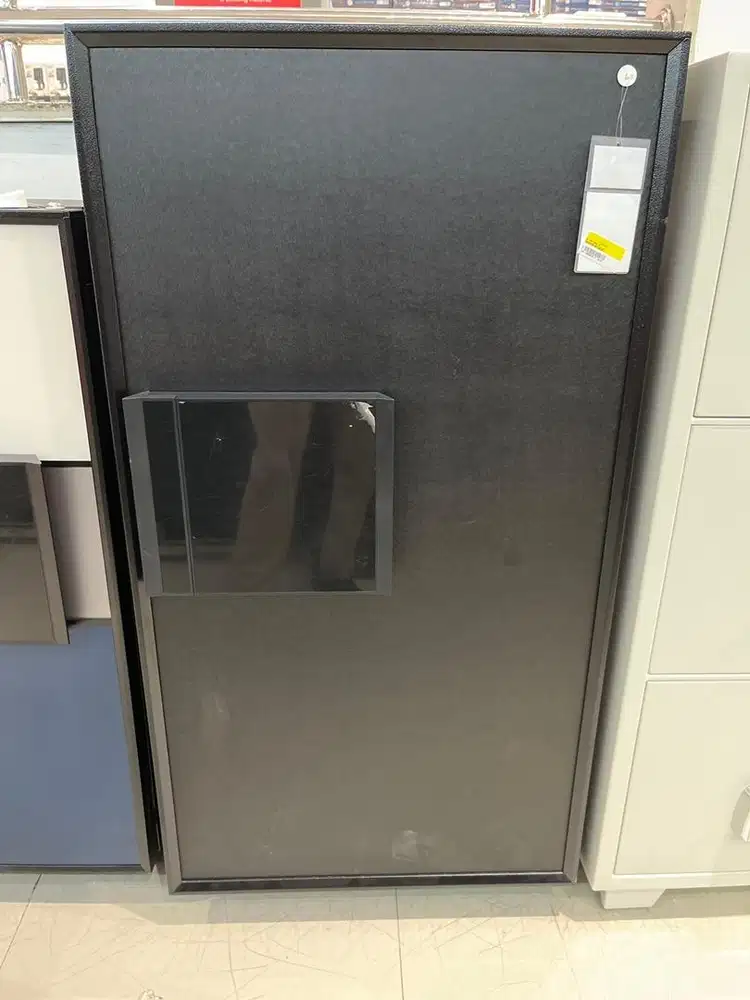 BRANKAS TAHAN API 63.8X67.5X116.7 CM