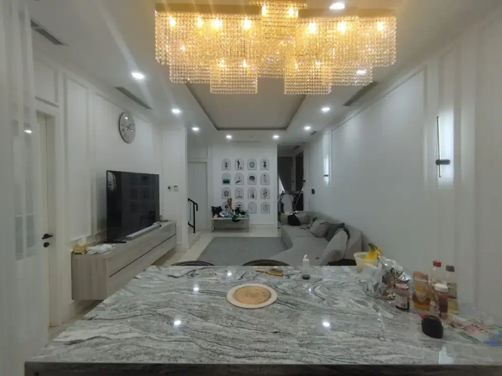 Dijual Rumah Mewah Full Furnished di Perumahan Permata Buana