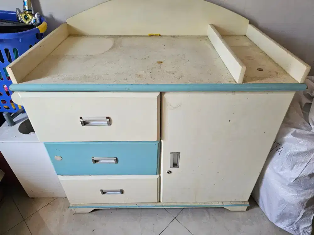 Tafel lemari bayi