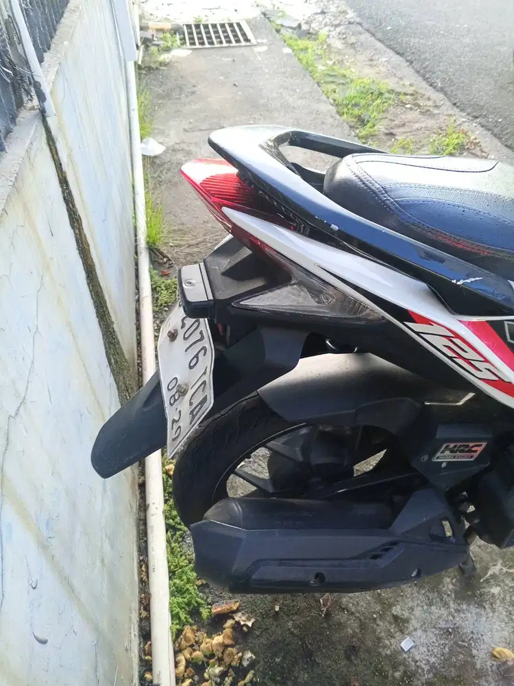 Honda Vario 125 pajak hidup mesin alus siap pakai body motor mulus