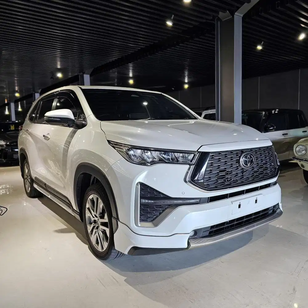 Toyota Zenix 2.0 Q Hybrid Modelista Tahun 2023