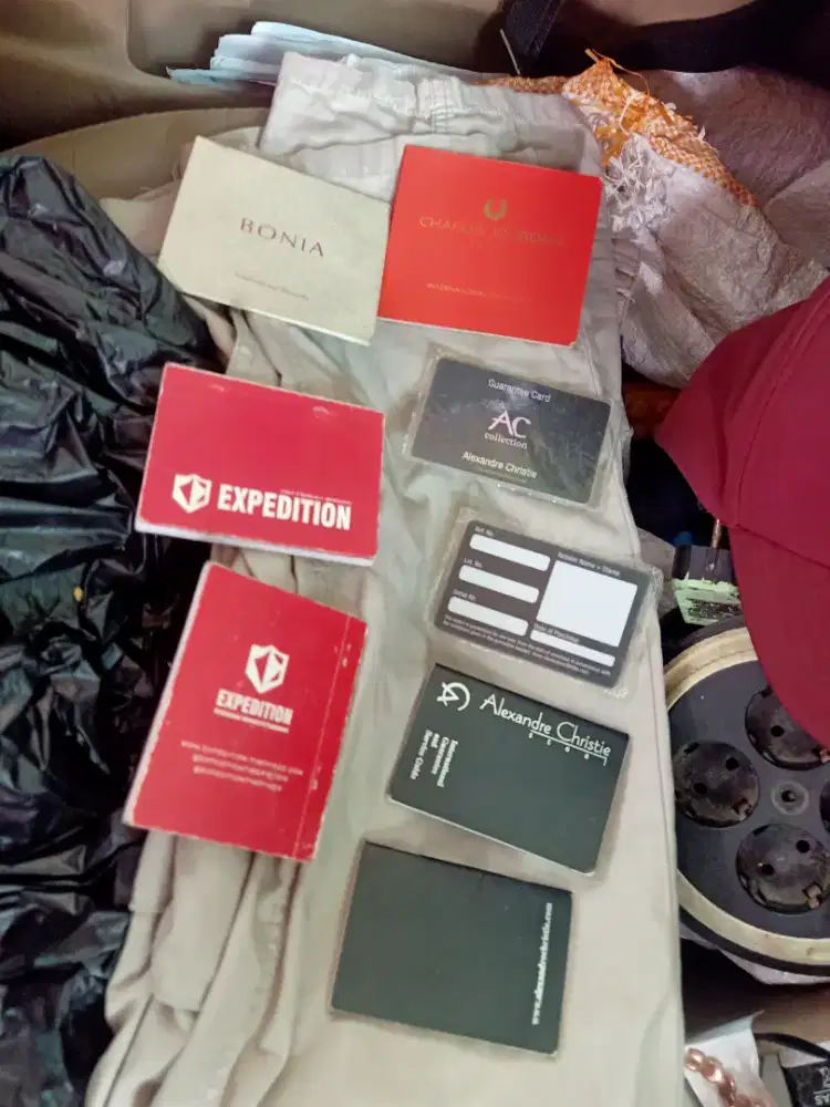 Di jual yg. Butuh dan minat wa dan hp bisa cod di antar di kirim