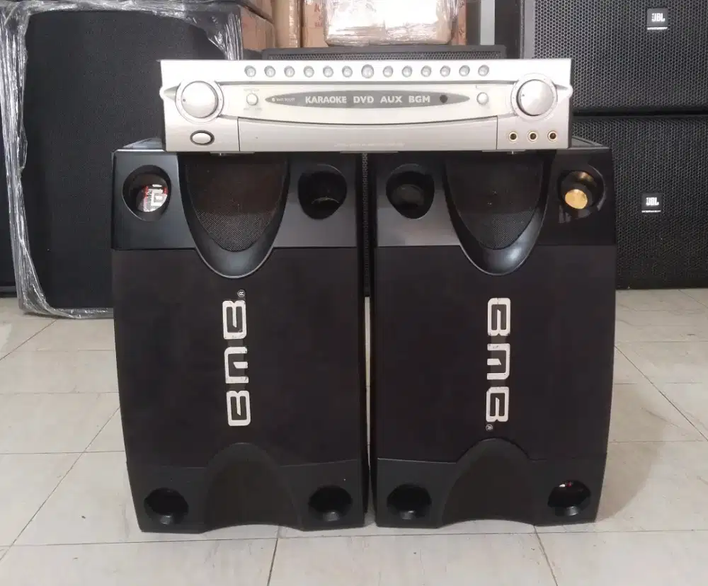 1 Set Amplifier karoke Bmb Dar-100 Sama Speaker Bmb 8 inchi