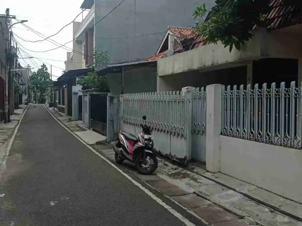 Dijual rumah di Jl. Mesjid 3 , Bendungan Hilir, Jakarta Pusat