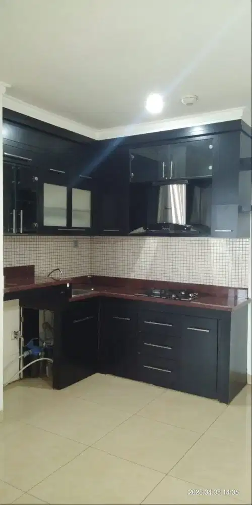 Apartemen paladian park lantai sedang