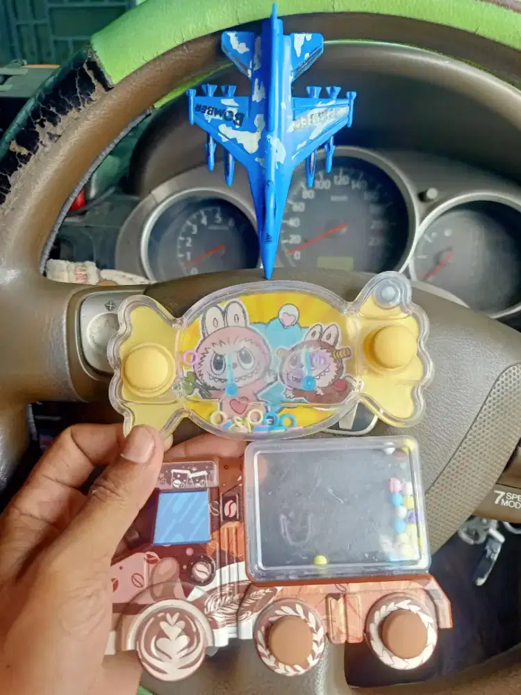 Di jual semua macam dan model mainan anak 1 karung yg sayang dan cinta