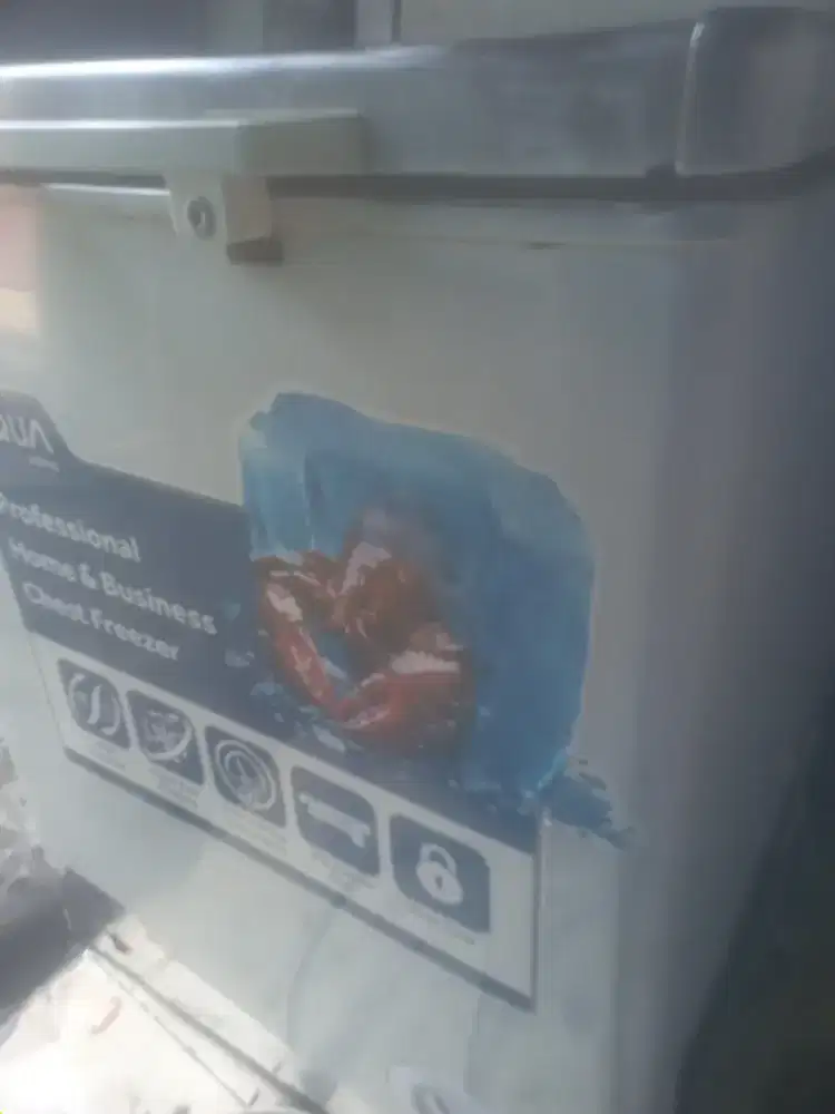 Di jual frezer box 100 liter merj AQUA normal