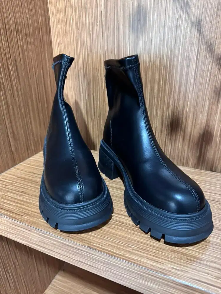 Sepatu boots NBU - PO china