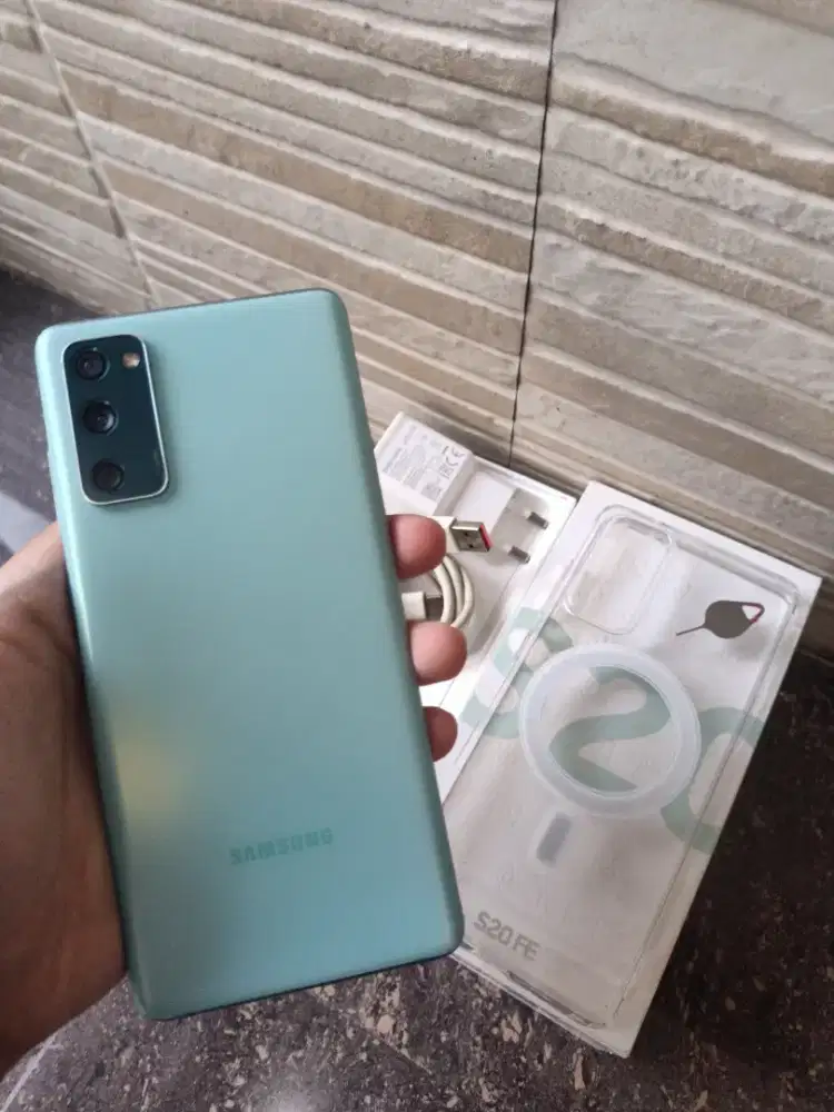 Samsung s20 fe 8/256 mulus