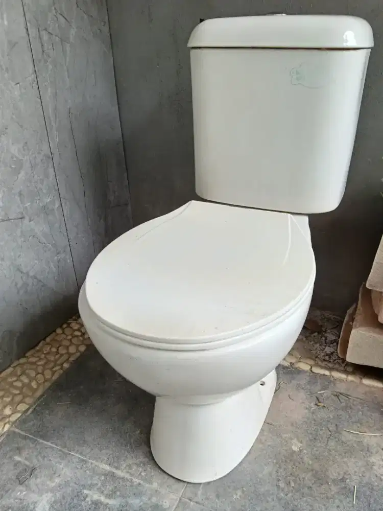 Closet Duduk Ergonomis