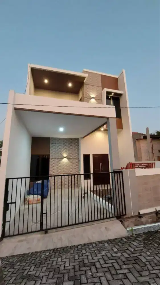 Jual rumah 2 lantai,di perumahan dolog pedurungan semarang timur