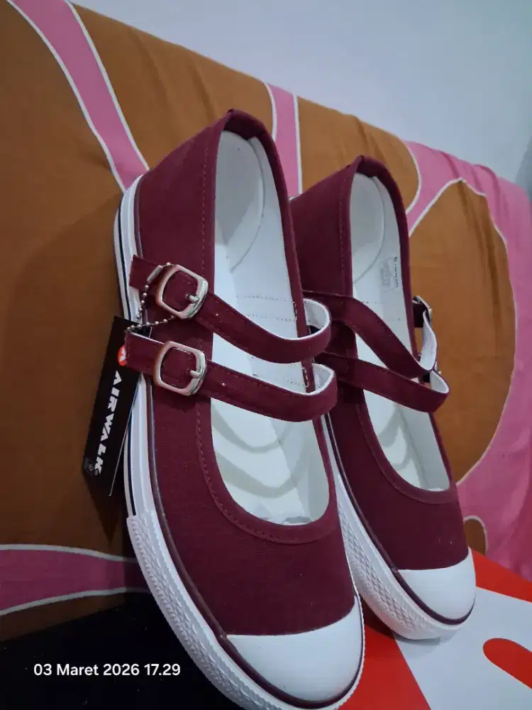 Sale...Airwalk Maroon
Size 39