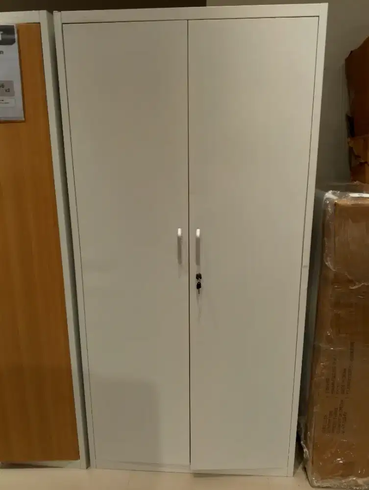 Lemari Pakaian Besi Murah