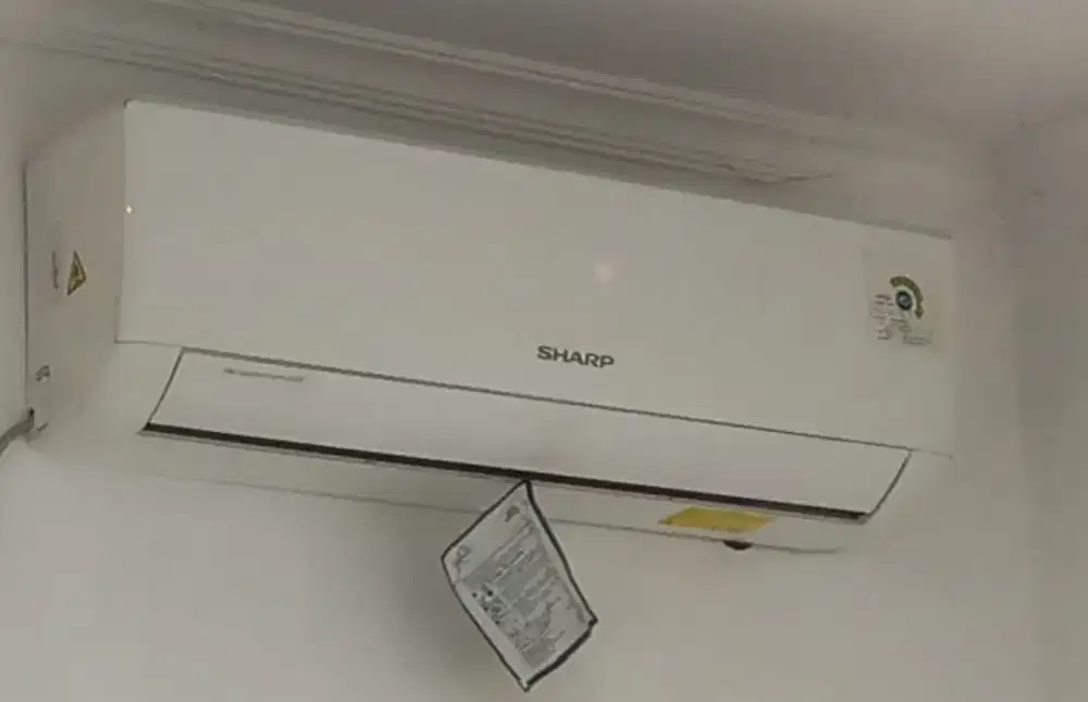 AC Sharp 1PK bekas dan masih bagus, fungsi normal