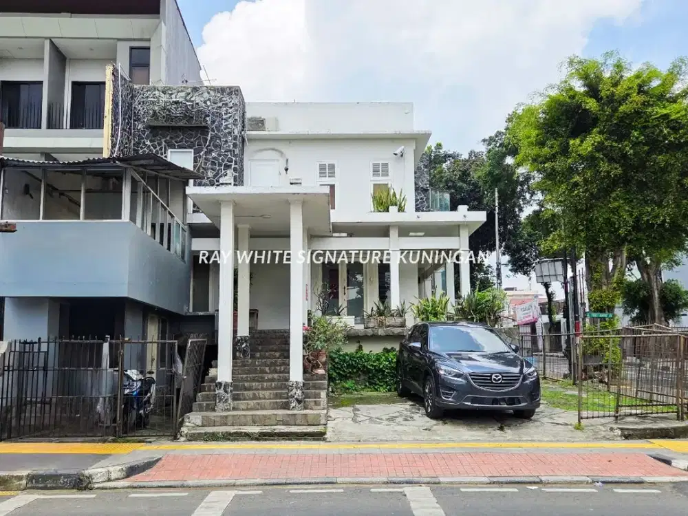 Rumah Posisi Hook di Tebet Barat Raya Cocok Untuk Bisnis