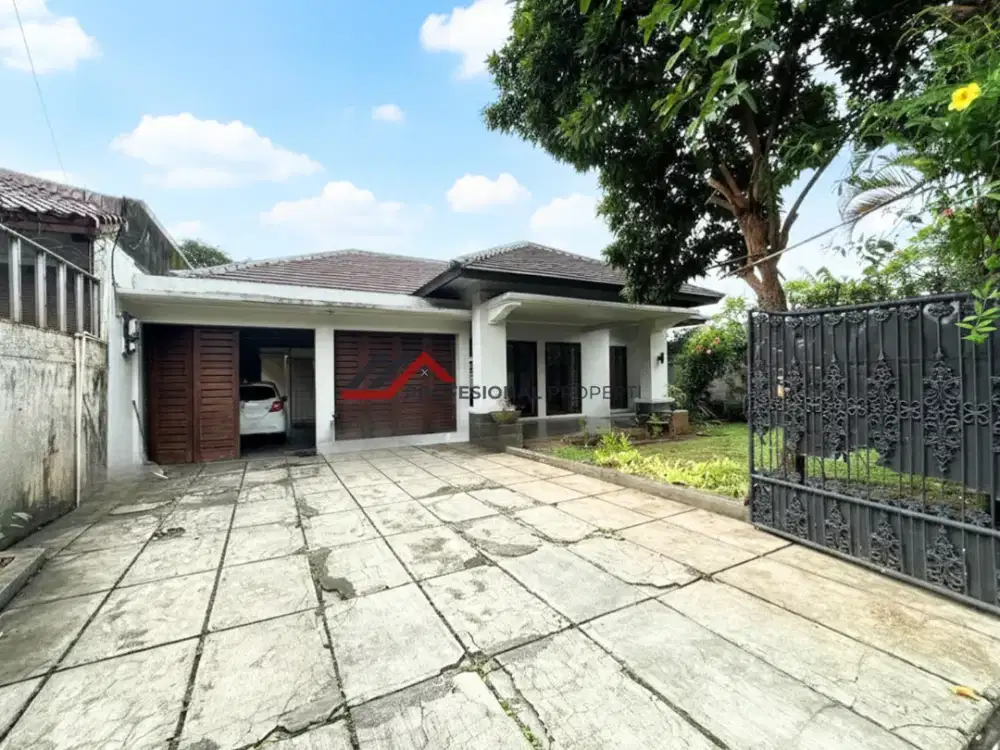 Rumah Bagus Asri Swimming Pool di Kemang Jakarta Selatan