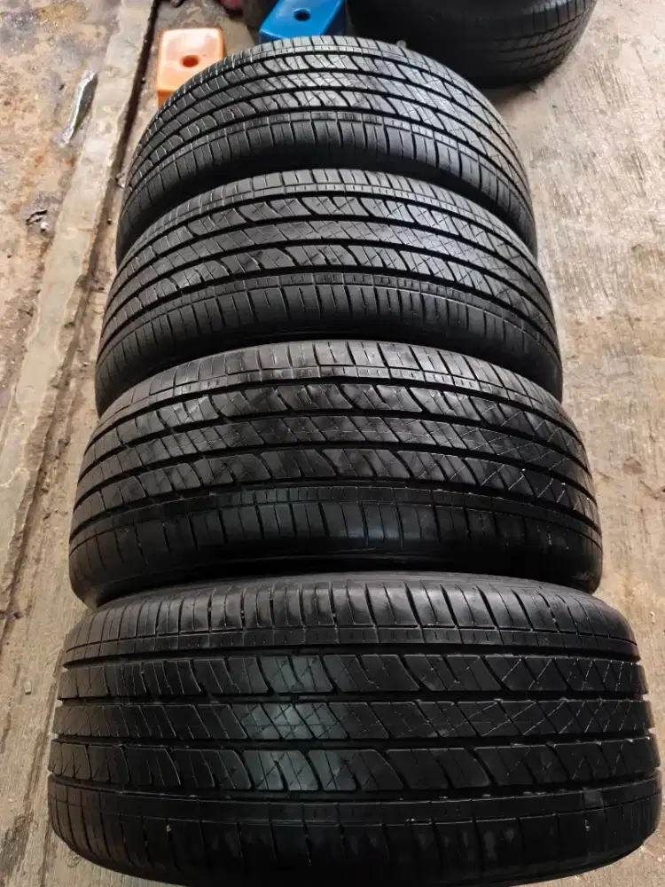 Bridgestone dueler 245 50 R20