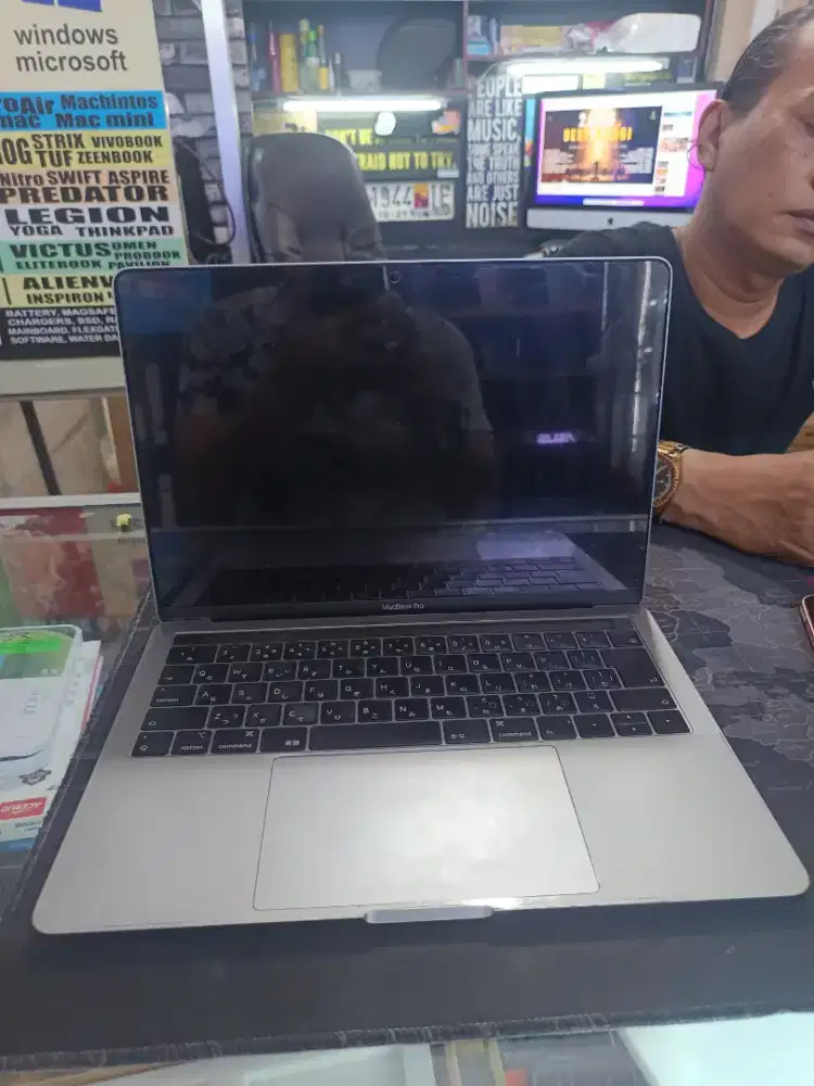 Macbook Pro 2019 touchbar 16gb 256 mulus
