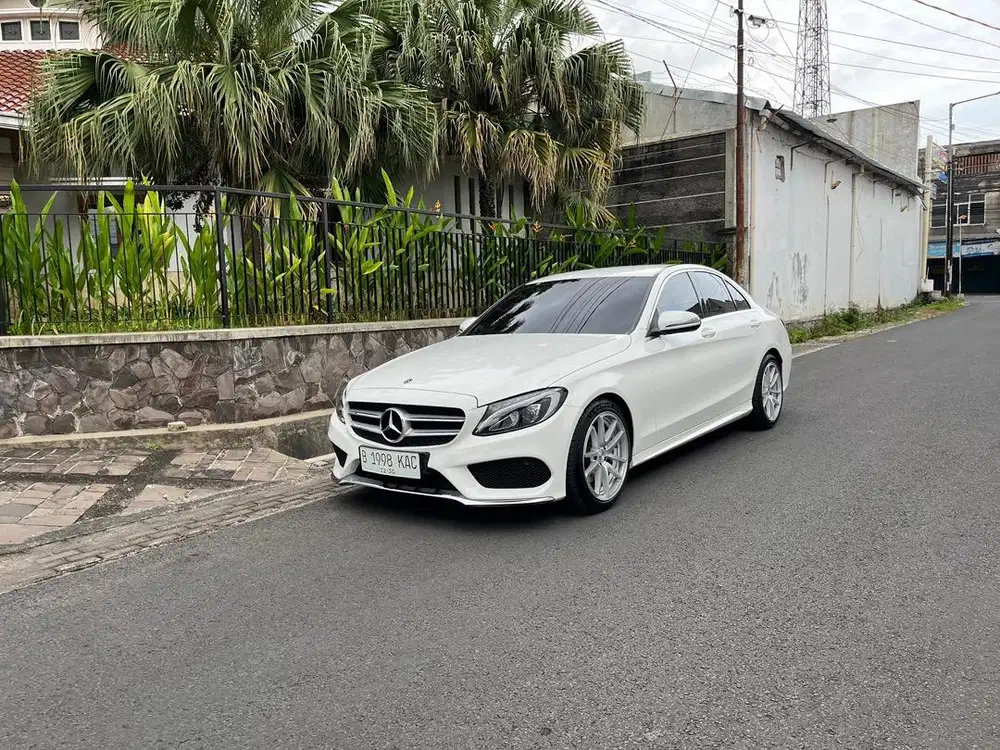 Mercedes benz c200 amg 2019 like new
