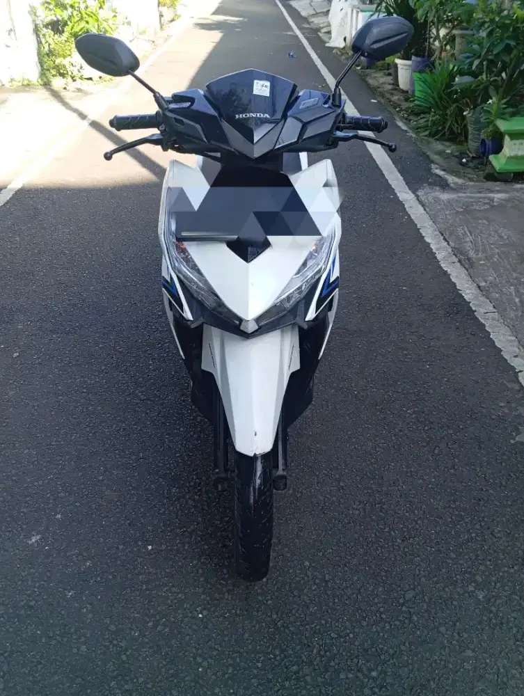 Di jual cepat Honda Vario 125 LED CBS Thn 2016 akhir putih 98% mulus