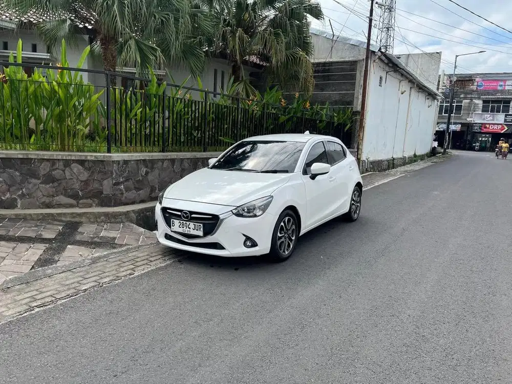 Mazda 2 skyactive 2015 like new
