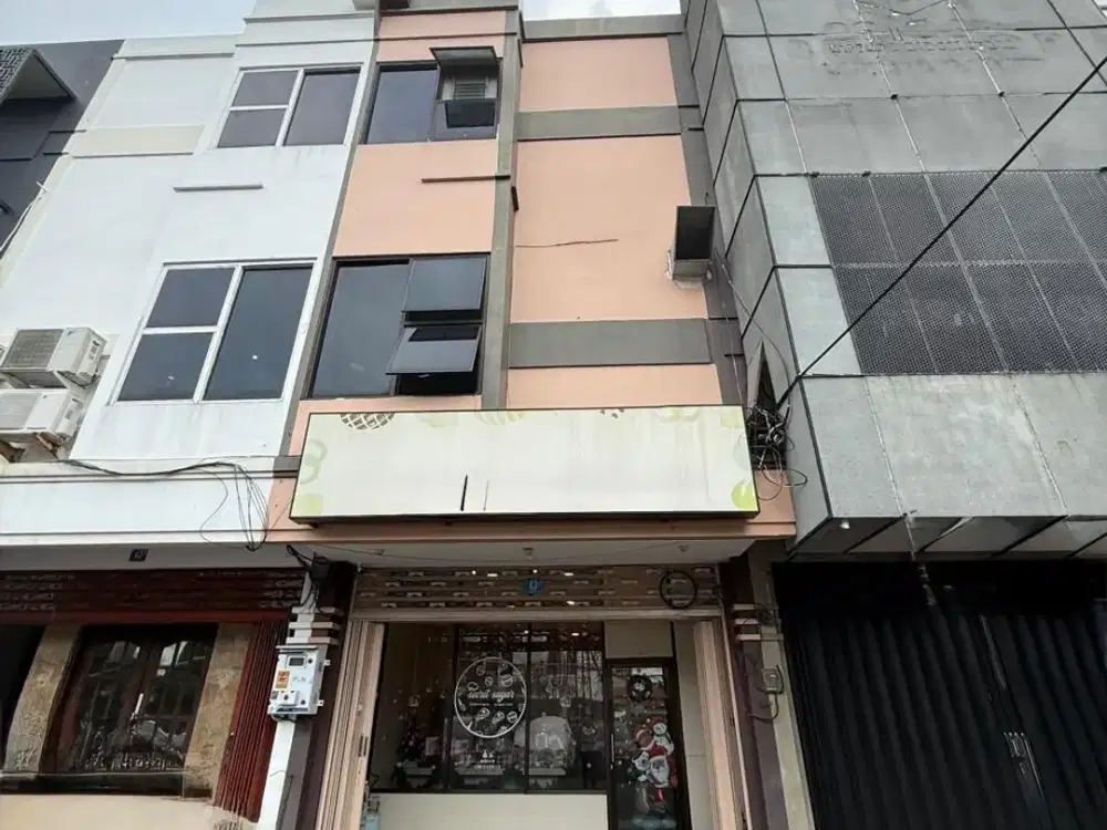 Ruko Raya Klampis Jaya Hadap Timur