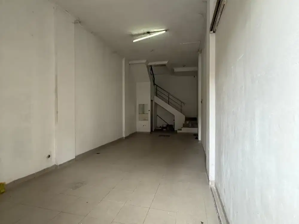 RUKO STRATEGIS 2 LANTAI LOKASI RAMAI STRATEGIS DEKAT STASIUN, PASAR BARU DI DULATIP BANDUNG