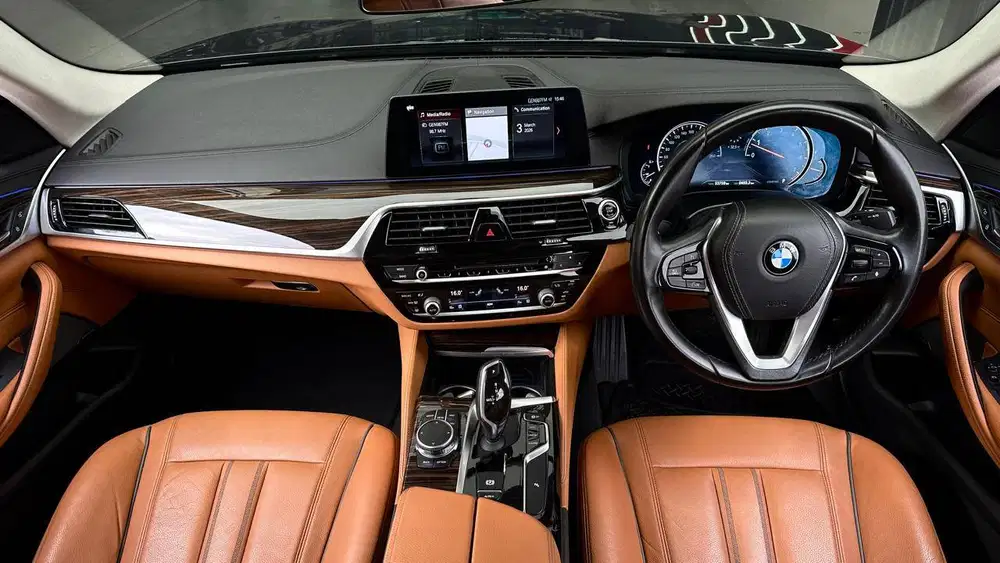 BMW G30 520i Luxury Line Black On Cognac 2018 Akhir