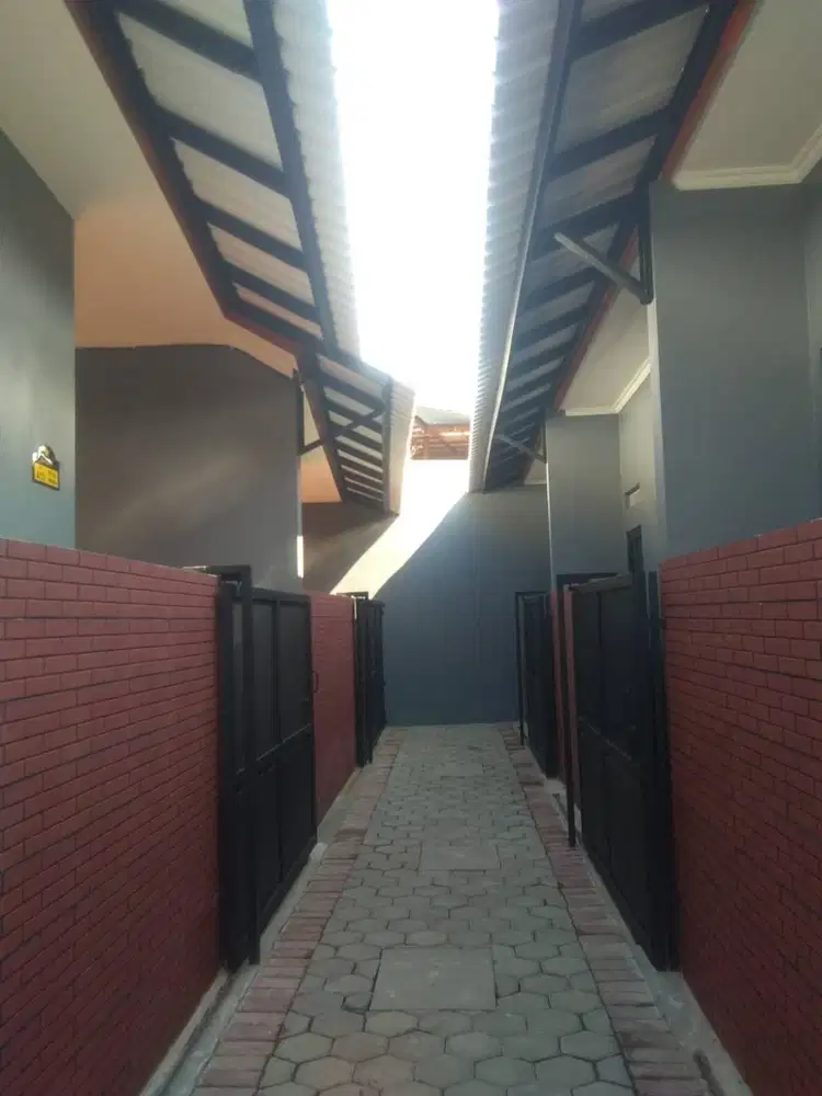 DI SEWAKAN RUMAH KONTRAKAN DI CILODONG DEPOK (1 MENIT DR PASAR PUCUNG)