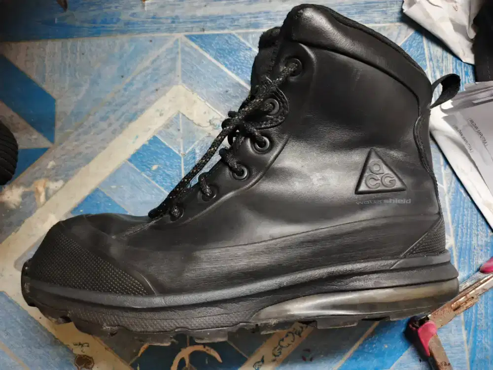 Sepatu hiking nike acg size 44 fit 43